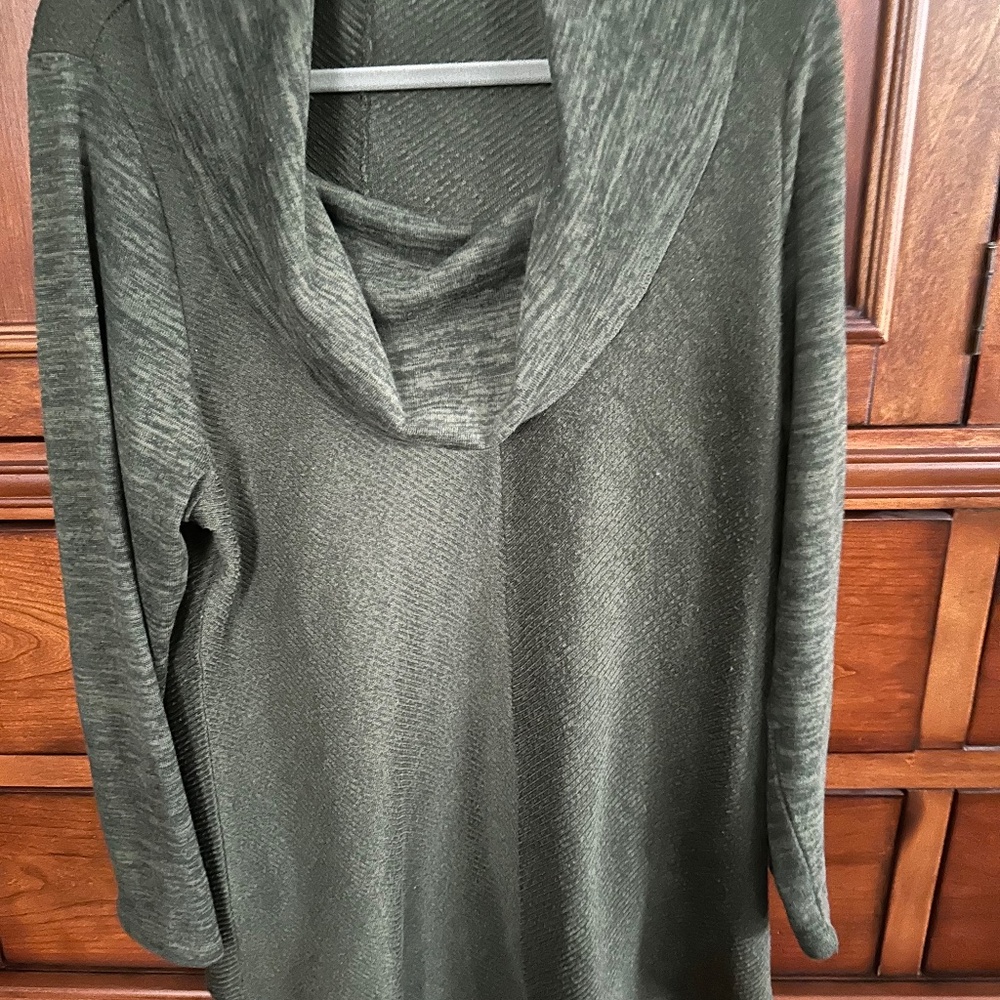 Women's Tunic Olive Green Medium Cowl Neck V-Bottom Tunic Size M (No Label)